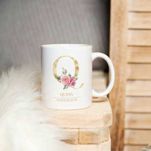Trendiger goldener Wasserfarben-Blumenbuchstabe Q Kaffeetasse