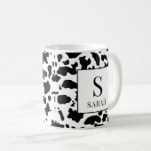 Trendiger Kuhdruck-Monogramm-Initial-Name-Becher Kaffeetasse (VorderseiteRechts)