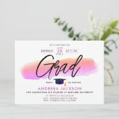 Trendiger Pink-Purple-Abschluss-Cap-Bold-Script-Wa Einladung (Stehend Vorderseite)