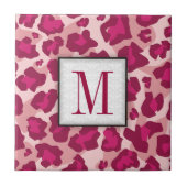Trendiger rosa und roter Leoparden-Monogramm Fliese (Vorderseite)