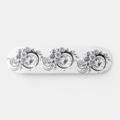 Trendiger Tattoo-Stil Floral Halbmond Deck Skateboard (Horizontal)