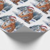Trendiger Tiger mit Weihnachtsmannmütze Weihnachte Geschenkpapier (Ecke)