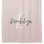 Trendiges Blush Rosa Grau Skript Monogramm Name Duschvorhang (Vorderseite)