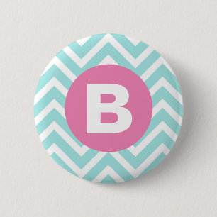 Trendiges Hellblau-Chevron-Rosa-Monogramm Button