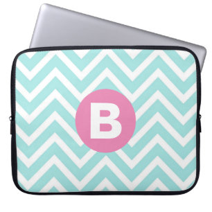Trendiges Hellblau Chevron Rosa Monogramm Laptopschutzhülle