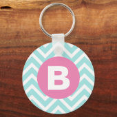 Trendiges Hellblau-Chevron-Rosa-Monogramm Schlüsselanhänger (Vorderseite)