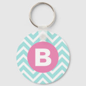 Trendiges Hellblau-Chevron-Rosa-Monogramm Schlüsselanhänger (Rückseite)