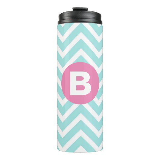 Trendiges Hellblau Chevron Rosa Monogramm Thermosbecher (Vorderseite)