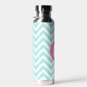Trendiges Hellblau-Chevron-Rosa-Monogramm Trinkflasche (Rechts)