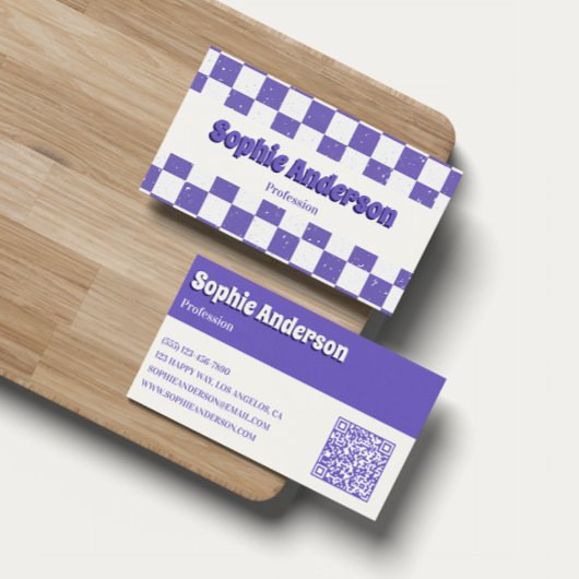 Trendiges lila Retro-Karomuster mit QR-Code Visitenkarte