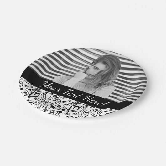 Trendiges Muster für die Liebe mit Personalisierte Pappteller (Schrägansicht)