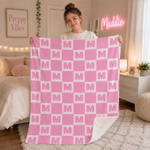 Trendiges rosa Monogramm kariertes Initial Sherpadecke