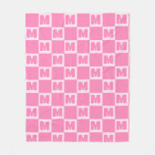 Trendiges rosa Monogramm-Schachbrett-Initial Fleecedecke (Vorderseite)
