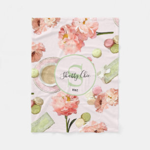 Trendiges Shabby-Chic-Pfingstrosen- und Macarons-S Fleecedecke
