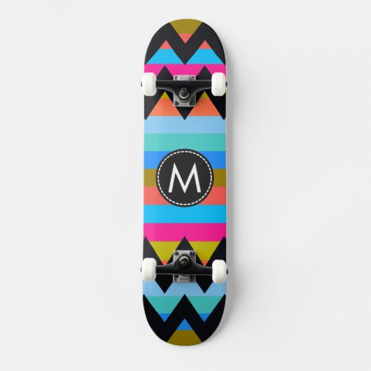 Trendiges Zickzack Streifenmuster #4 Skateboard (Vorderseite)