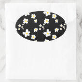 Trending daisy Muster schwarz gelb weiß, modern Ovaler Aufkleber (Tasche)