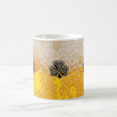 Trendlustiges Bier Irisches Glück Kleeblatt Kaffeetasse (Mittel)