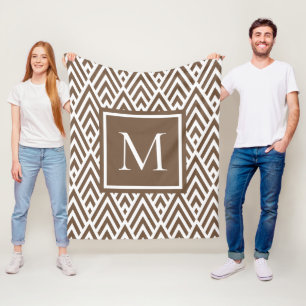Trendmedium braune Monogramm-Arrow-Diamantmuster Fleecedecke