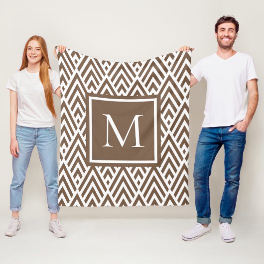 Trendmedium braune Monogramm-Arrow-Diamantmuster Fleecedecke (Beispiel)