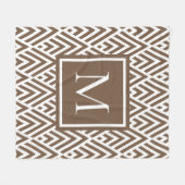 Trendmedium braune Monogramm-Arrow-Diamantmuster Fleecedecke (Vorderseite (Horizontal))