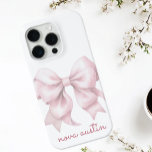 Trendrosa Bow Personalisiert mit Name Monogram Case-Mate iPhone Hülle<br><div class="desc">Zeigen Sie Ihren einzigartigen Stil mit dem trendy rosa Bow Personalisiert mit Name Monogram iPhone Case. Mit einem weichen Wasserfarbenbogen in einem schönen Rosa-Schatten verströmt dieses individuell gestaltete Handy einen Vintagen mädchenhaften Charme, der sich ideal für diejenigen eignet, die eine Touch Eleganz in ihren alltäglichen Accessoires Liebe haben. Das personalisierte...</div>