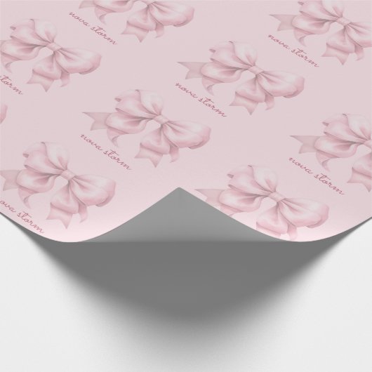 Trendrosa Bow Personalisiert mit Name Monogram Geschenkpapier (Ecke)