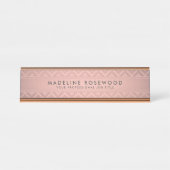 Trendrosa Rose Gold Zickzack Moderne Mit Monogramm Schreibtischnamensplakette (Vorderseite )