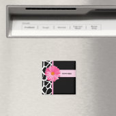 Trendschwarz-weiß Giraffe Pink Daisy und Name Magnet (In Situ (Geschirrspüler))