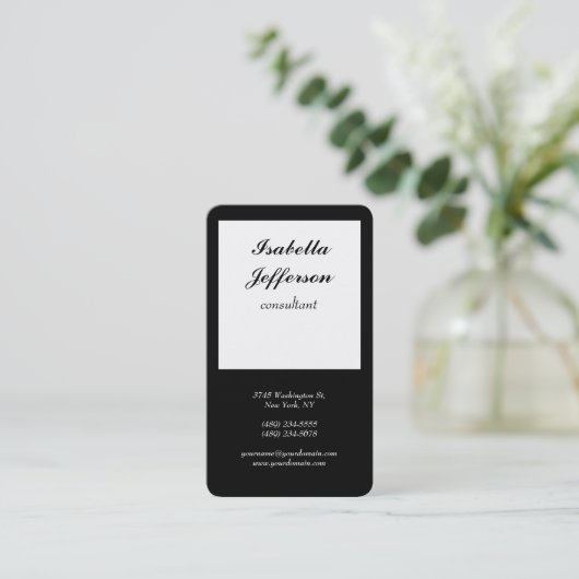 TrendSchwarz-weiß Modernes Minimalistisches Berufl Visitenkarte (Stehend Vorderseite)