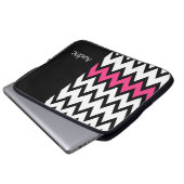 Trendschwarz-weiß Zickzack rosa mit Namen Laptopschutzhülle (Vorne Knopf)