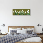 Trendweiße Tulpe Blume cool grün boho modern Leinwanddruck (Insitu (Schlafzimmer))