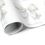 Trendweißer Bow Personalisiert mit Name Monogram Geschenkpapier<br><div class="desc">Lassen Sie sich von unserem Personalisierten, trendigen Whitebow-Papier verzaubern, das für alle entworfen wurde, die eine Mischung aus Vintagem Charme und moderner Eleganz lieben. Mit einem zarten Aquarellenbogen in Rosa ist dieses Verpackungspapier ein faszinierendes Coquette-Ästhetik, das es zu einer perfekten Wahl für Geschenke mit einer Touch von preppy Flair macht....</div>