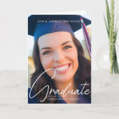 Trendy 2025 Abschluss Foto Weiße Schrift geklappt Ankündigung (Vorderseite)