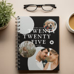 Trendy Abstrakt Foto Collage 2025 Planer<br><div class="desc">Erstellen Sie Ihren eigenen personalisierten Planer für 2025. Design bietet eine abstrakte Collage aus Foto mit 3 Bildern Ihrer Wahl,  kreisförmigen Formen,  dem Jahr in Schrift und Name.</div>