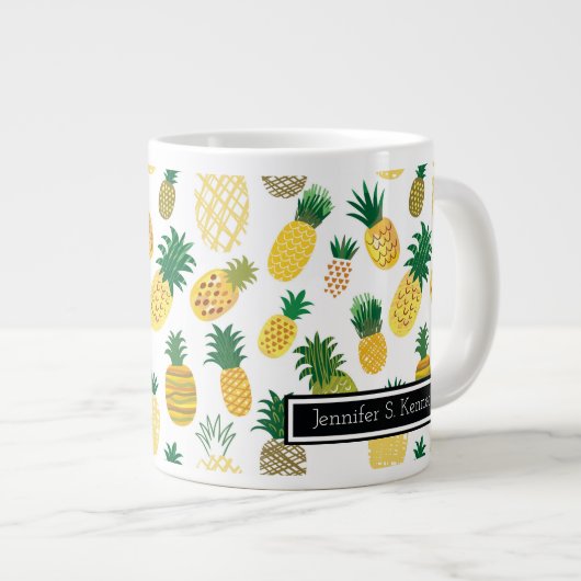 Trendy-Ananas-Muster| Name hinzufügen Jumbo-Tasse (Vorderseite Rechts)