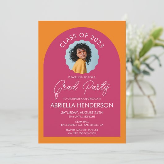 Trendy and Modern Graduation Party Einladung (Stehend Vorderseite)
