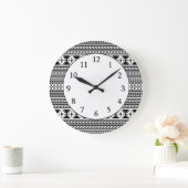 Trendy Aztec Tribal Print Geometric Pattern (Schwa Große Wanduhr (Zuhause)