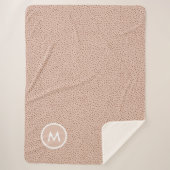 Trendy Beige Monogram mit Terracotta Boho Brown Sherpadecke (Vorderseite)