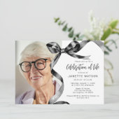 Trendy Black Bow Foto Feier des Lebens Einladung (Stehend Vorderseite)