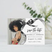 Trendy Black Bow Photo Graduation Save The Date (Stehend Vorderseite)