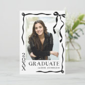 Trendy Black Bow Ribbon 5 PHOTO Graduation Party Einladung (Stehend Vorderseite)