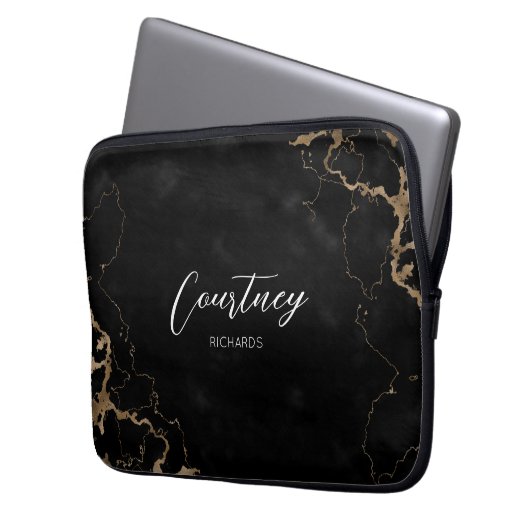 Trendy Black & Gold Marble Script Monogram Name Laptopschutzhülle (Vorderseite Links)