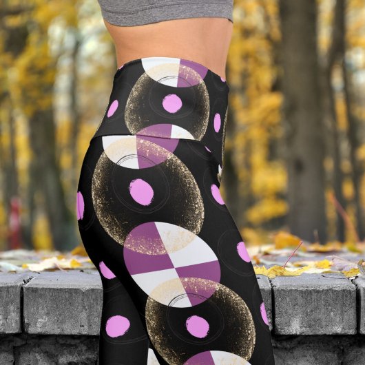 Trendy Black Nucleus Pattern Yoga Capri Leggings