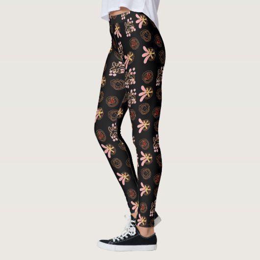 Trendy Black Pattern Leggings (Links)