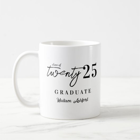 Trendy Black Script Typografy 2025 Abschluss Kaffeetasse (Links)