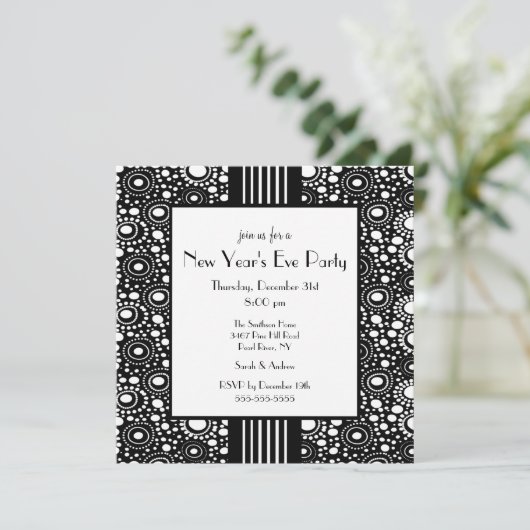 Trendy Black & White Silvester Einladung (Stehend Vorderseite)