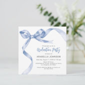 Trendy Blue Bow Graduation Party Einladung (Stehend Vorderseite)