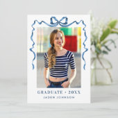 Trendy Blue Bow Ribbon 4 FOTO Graduation Party Einladung (Stehend Vorderseite)