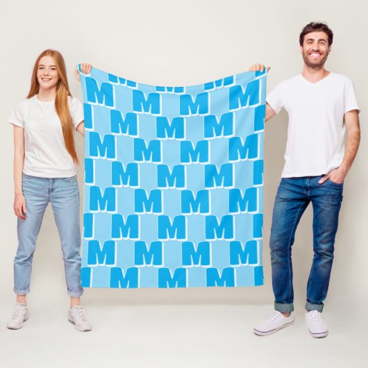 Trendy Blue Personalisiert Initial Fleecedecke (Beispiel)