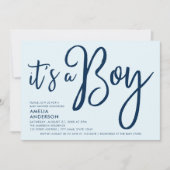 Trendy Blue Script Es ist eine Boy Baby Dusche Einladung (Vorderseite)
